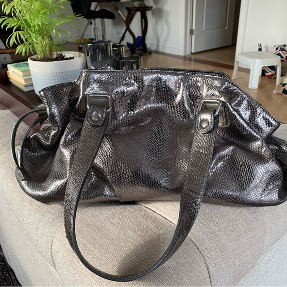Michael Kors 1981 Platinum/Silver Metallic Leather Handbag - Picture 5 of 9
